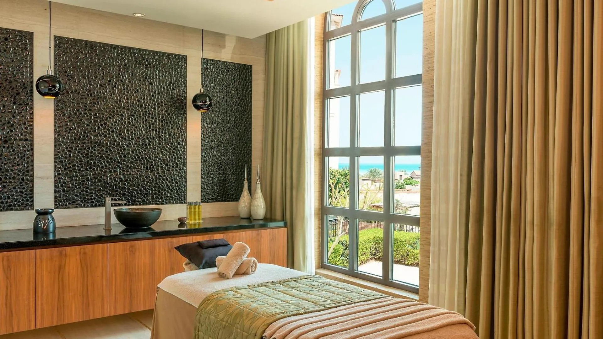 ***** Resort The St. Regis Saadiyat Island Resort, Abu Dhabi United Arab Emirates